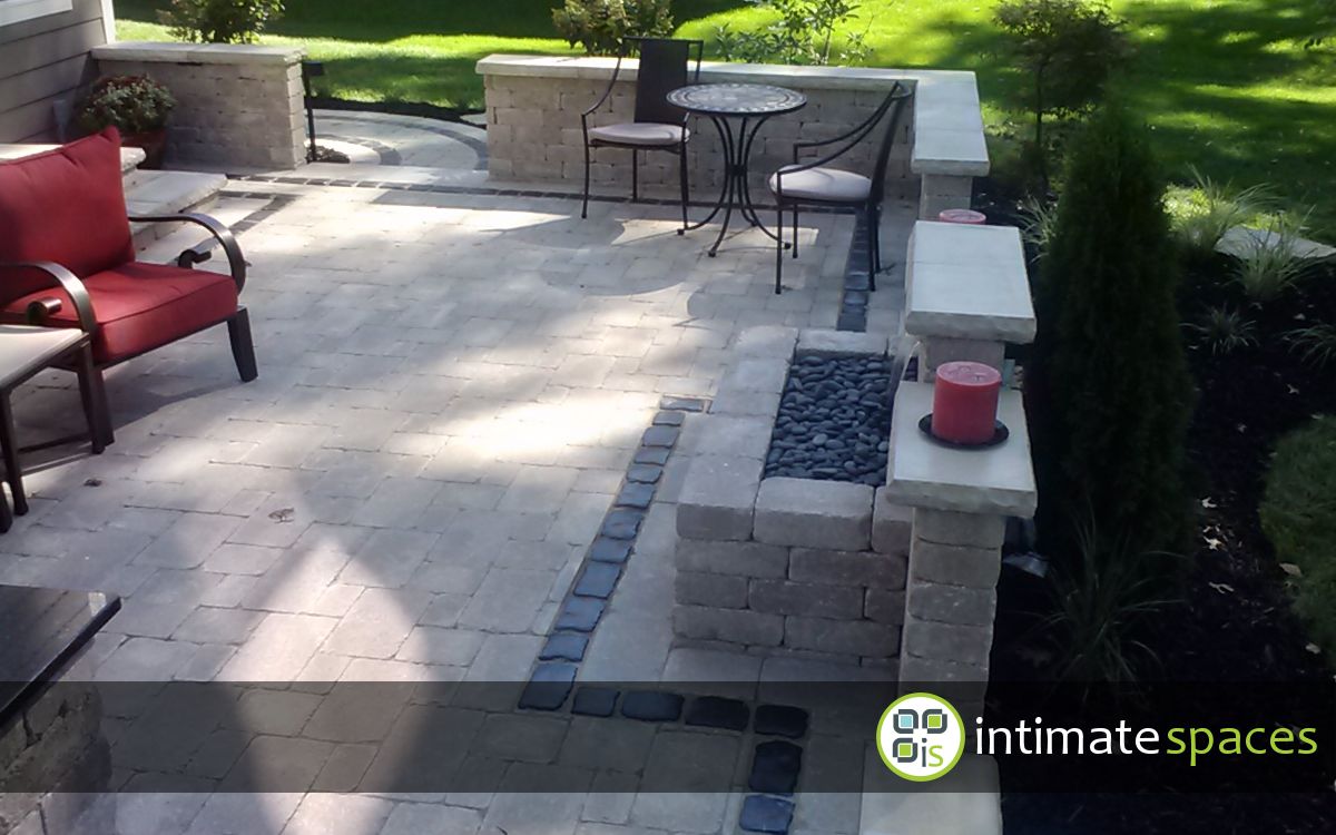Outdoor Living Spaces : Patio, water feature, grill bar
