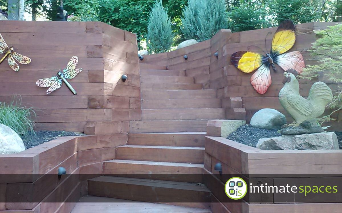 Outdoor Living by: intimate spaces